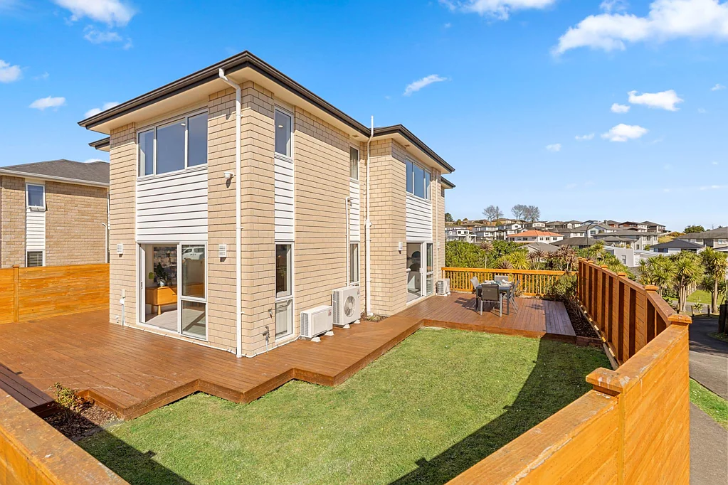 Oteha 5Habitaciones Sun-filled Corner Home in RANGI Zone