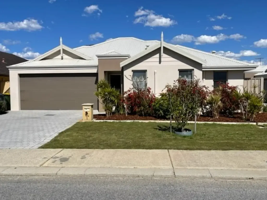 Canning Vale 3ਬੈੱਡਰੂਮ FOR SALE 2 HOMES FULLY LEASED OUT, ON ONE GREEN TITLE LOT  NOT STRATA - CANNING VALE