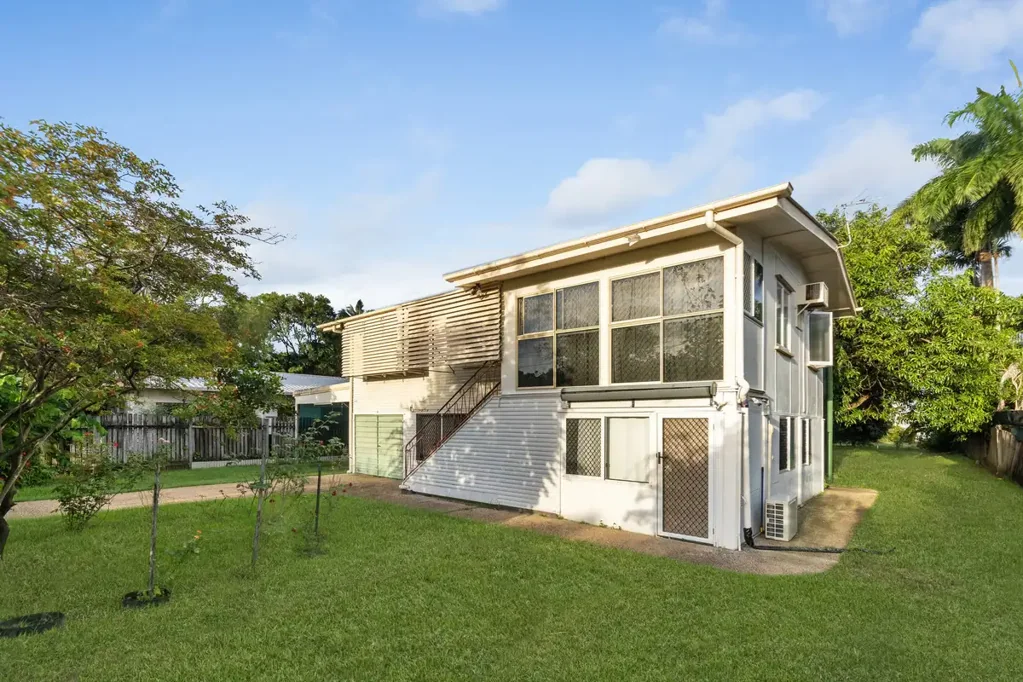 Aitkenvale 3房  Dual Living | Location | Character