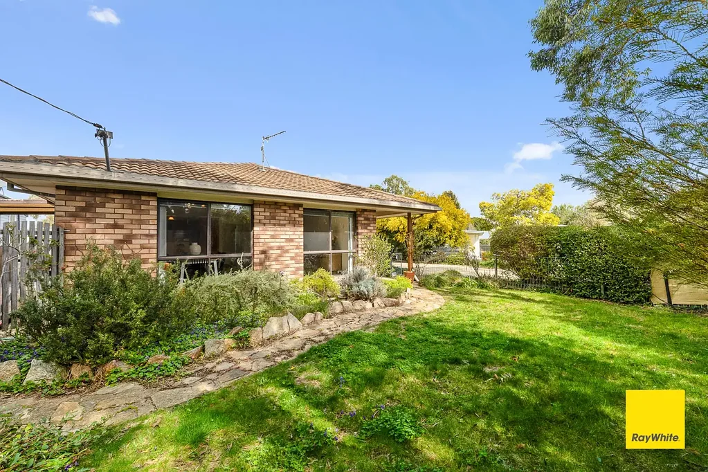 Bungendore 3બેડરૂમ Great location, huge block, and a family home ready for a new chapter