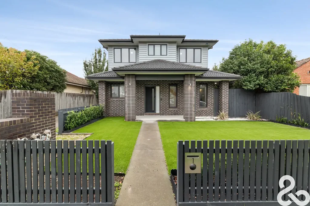 Modern 3-Bedroom Townhouse in Prime Reservoir Location
