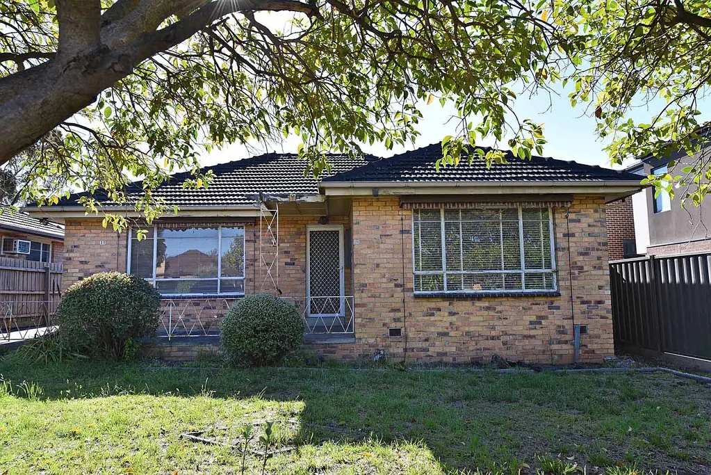 Comfortable Living in a Quiet Court Location