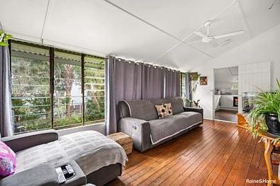 8 Robert Street, Torquay, QLD 4655, 2房, 1浴, House
