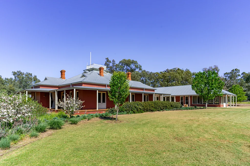 West Wyalong HISTORIC GRAND STATION HOMESTEAD RENOVATED IN RECENT YEARS ON ACREAGE