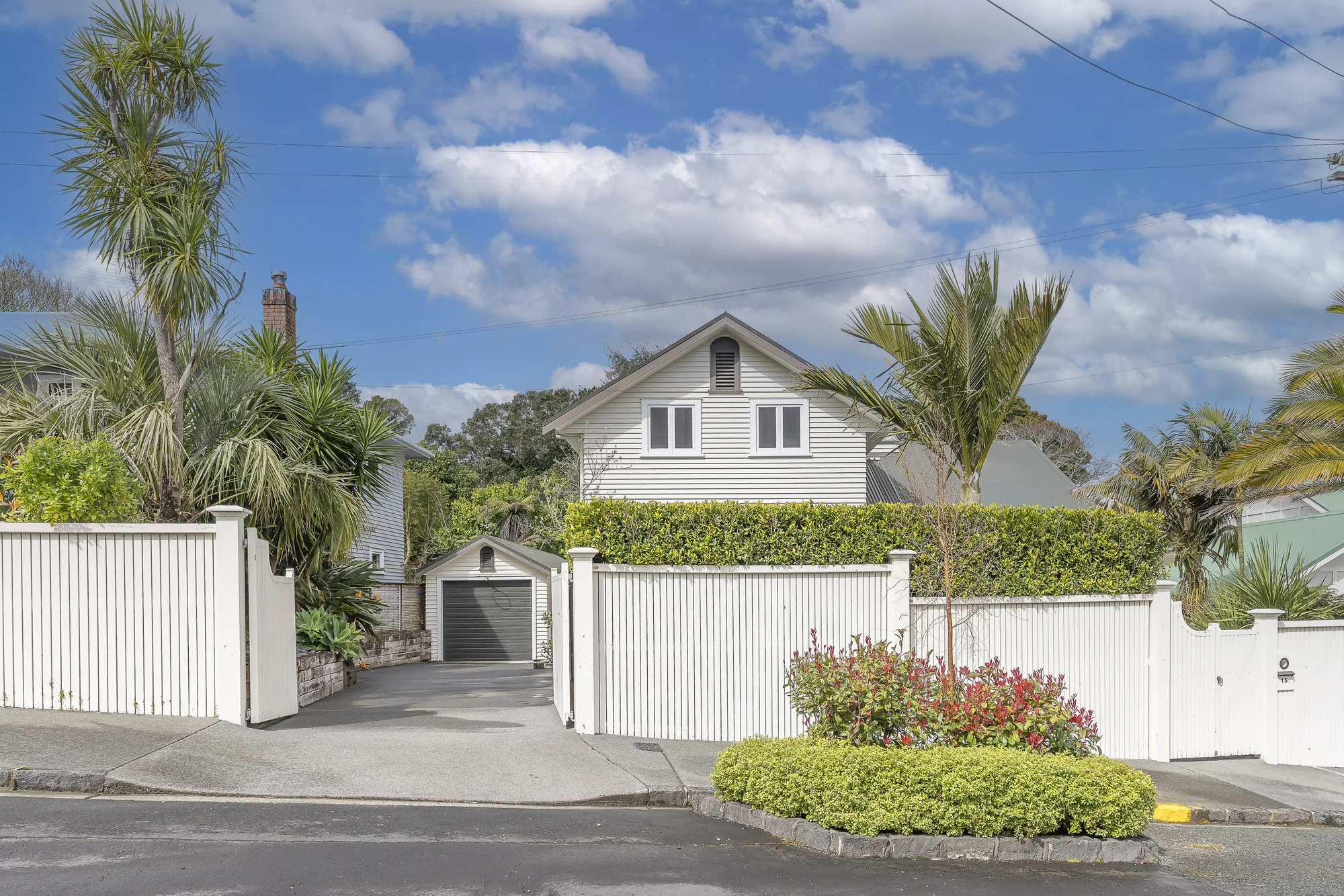 Mount Eden 4Moenga Parkside Poolside 1930s Family Bliss