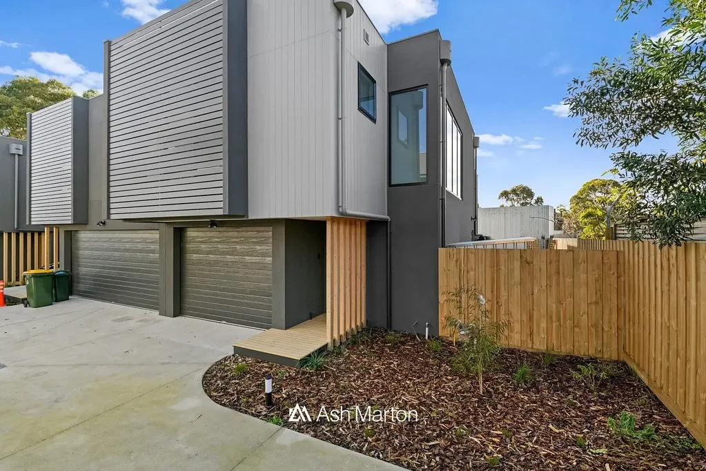 Modern Townhouse - 6 or 12 Month Lease Available