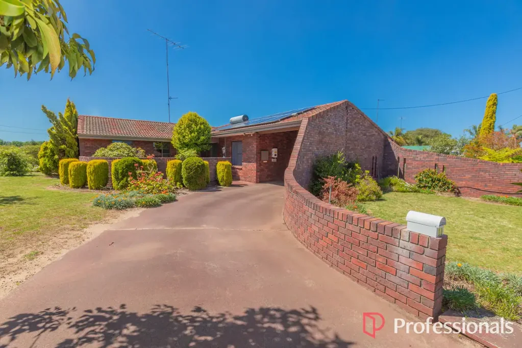 Manjimup 3Kwarto WELL-PRESENTED CORNER PROPERTY WITH SPACE, STYLE & COMFORT