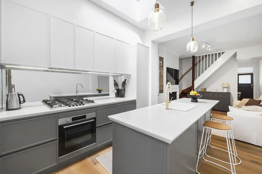 Rozelle 2 Slaapkamer Immaculately renovated terrace in village location