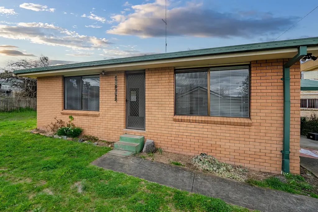 Freshly Updated 2-Bedroom Home – Prime Location!