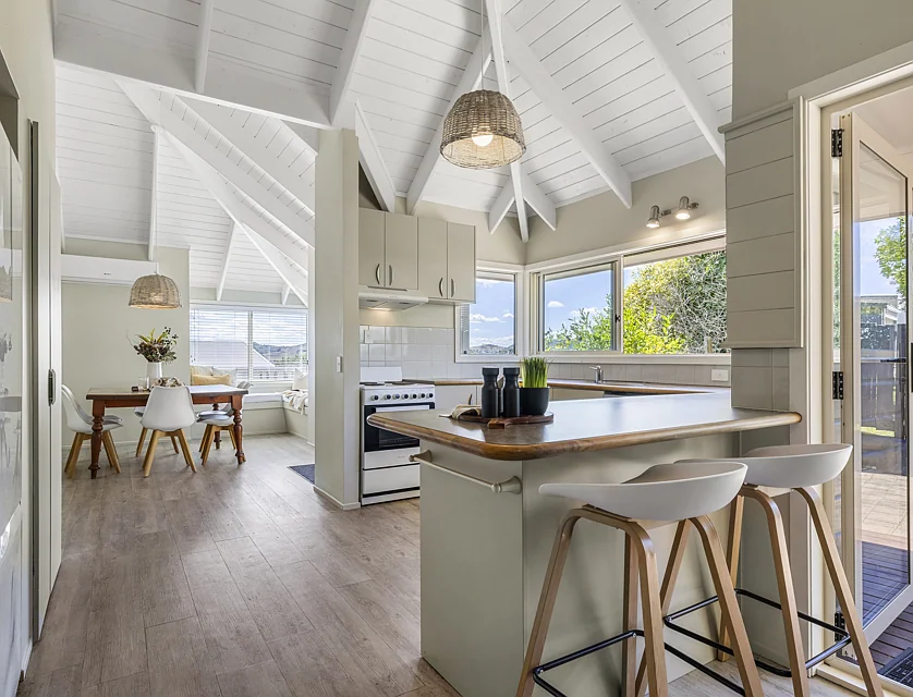 21B Long Street, Raglan, Waikato, 3 ਕਮਰੇ, 2 ਬਾਥਰੂਮ, House