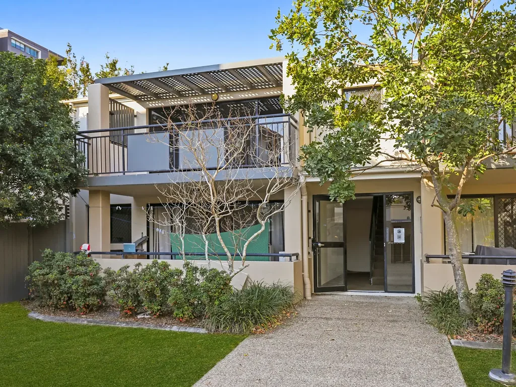 Coorparoo 3બેડરૂમ RESORT-STYLE LIVING IN A CONNECTED COORPAROO SETTING