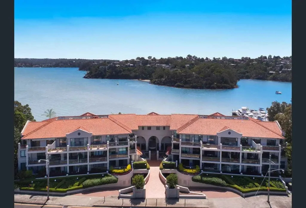 Luxurious with Amazing views  3 massive  Bedrooms Waterfront Apartment