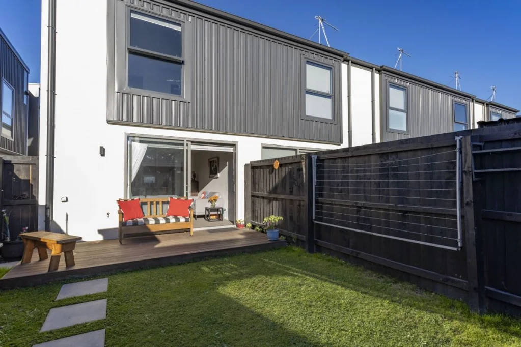 Woolston 2房  Beat The Crowd, Affordable .