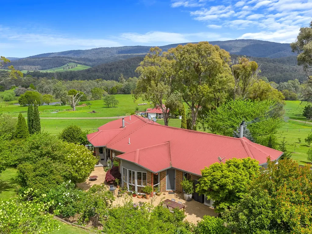 Buxton 3બેડરૂમ Architecturally Designed Home on 5 Acres