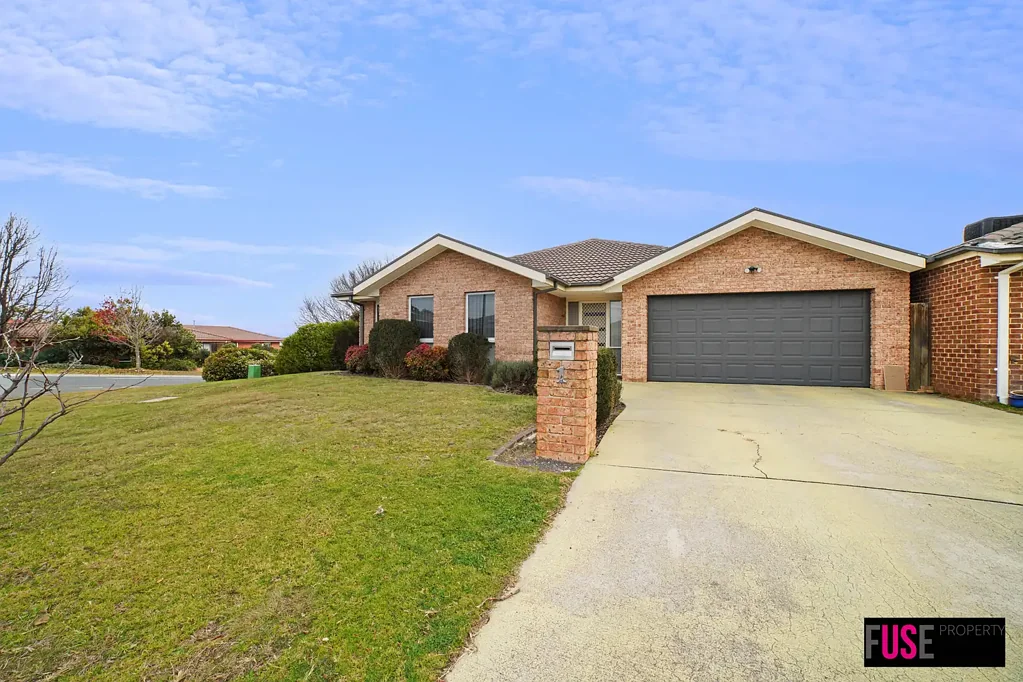 Move-In Ready Family Living in a Prime Dunlop Location