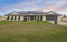 2 Daintree Court, Branyan