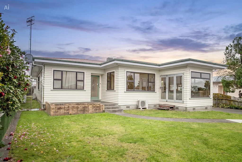 Onekawa 4 Bedroom Families, take note - space, style and location!