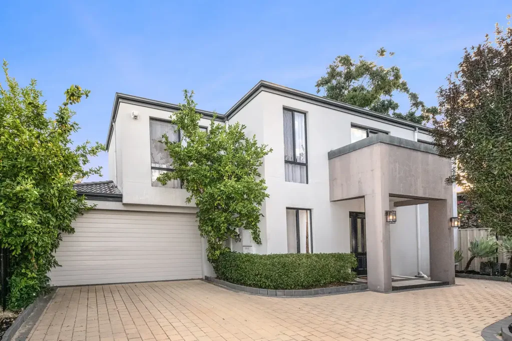 Fremantle 3房  Spacious Double-Storey Living Steps from Parks & Golf Course