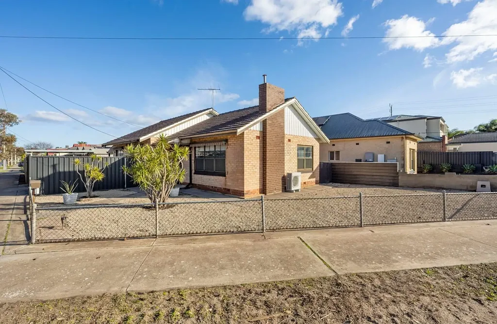 Coastal Comfort & Family Living in a Prime Largs North Location