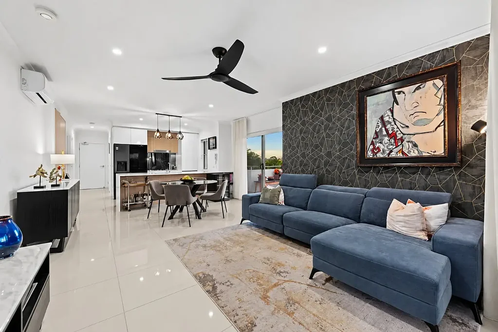 EXECUTIVE LIVING WITH BREATHTAKING CITY VIEWS