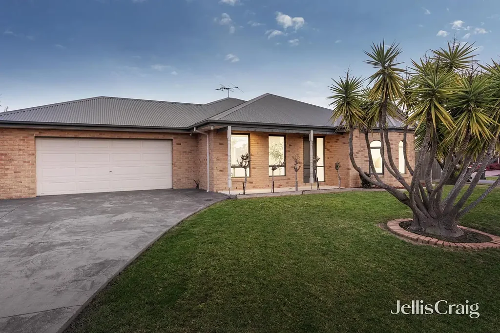 Doreen 5 Bedroom Grand Family Living in the Heart of Laurimar
