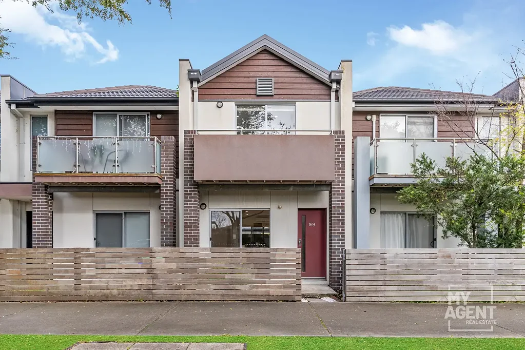 Craigieburn 2침실 ** WATCH THE VIDEO TOUR HOSTED BY MATT GILBEE** Open plan, 2 bedroom townhouse with upstairs retreat/study
