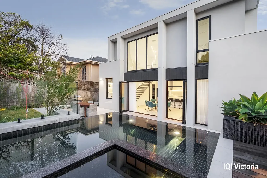 Hawthorn East 5ਬੈੱਡਰੂਮ Striking, Sophisticated, Unapologetically glamorous. This is Hawthorn East’s most captivating