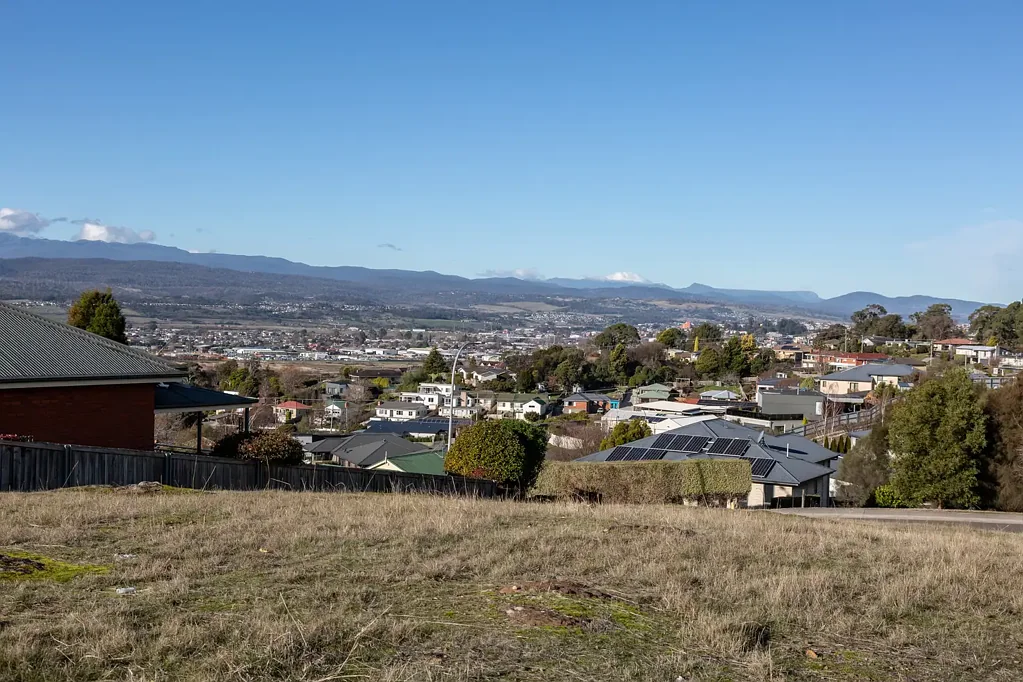 Riverside Uninterrupted views and outstanding opportunity to build without compromise