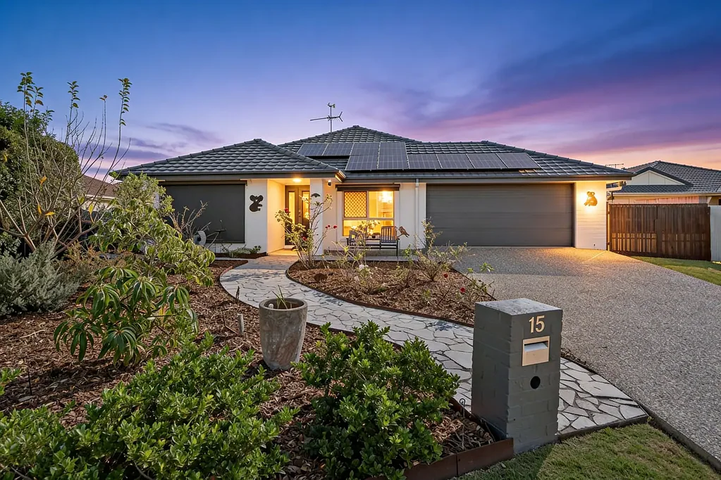 Bray Park 4Kwarto Luxury Family Living with Smart Home Technology, Heated Pool & Spa, and Energy Independence