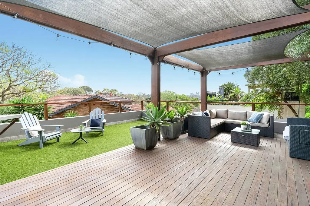 Cremorne 3Phòng ngủ Freestanding Home with Rooftop Terrace and Rare Four-Car Garage