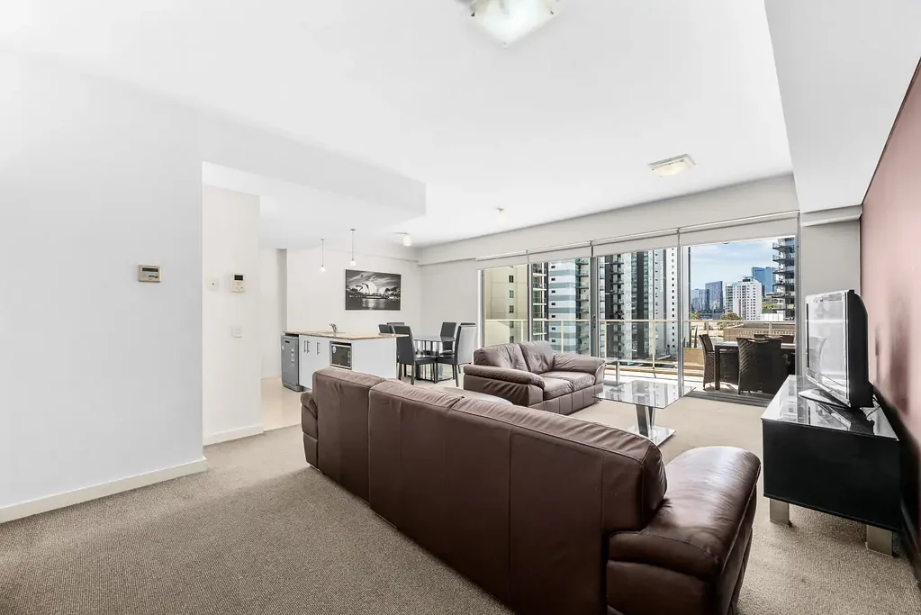 East Perth 2chambre Size Matters!
