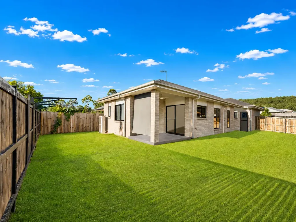 Yarrabilba 4房 Yarrabilba中心地带 528m²宽地块 设计师厨房 带棚户外区 双车位车库 Huge 528m2 Block - 2024 built - Perfect Family Living in Queensland's Growth Corridor