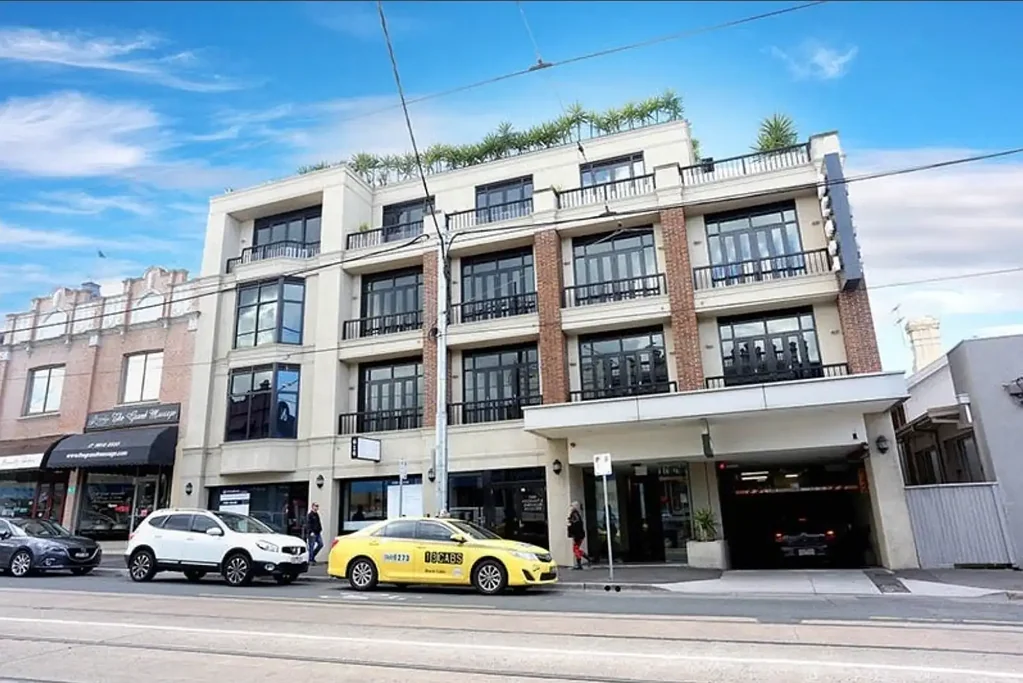 Hawthorn 1غرفة نوم Contemporary Apartment in Prime Location! $20,501.80 PA from 30th May with 4% increases year on year to 2031 leased to 2043