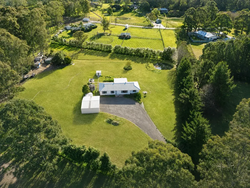 Jilliby 4房  Rare Jilliby Opportunity – 2.2 Acres, Four-Bedroom Home & Shedding