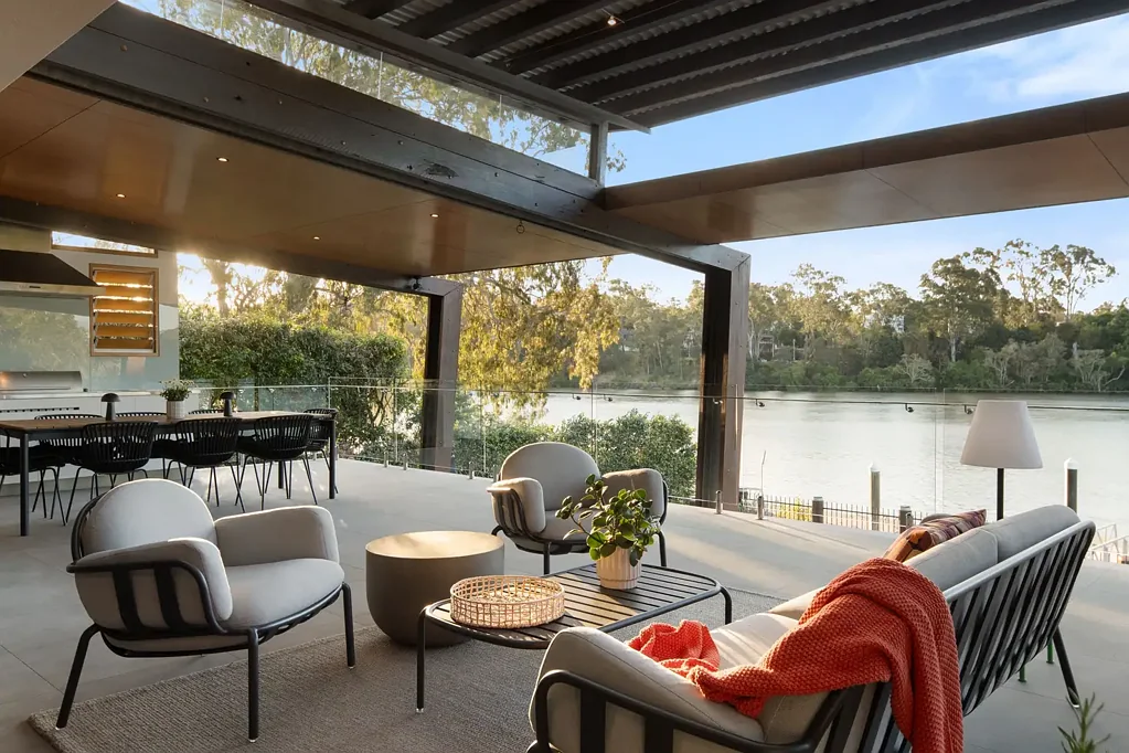 Yeronga 5Phòng ngủ 916sqm Riverfront Sanctuary with Dual Living and Private Pontoon