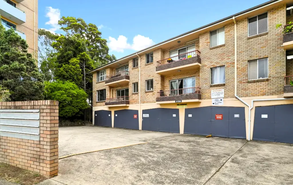Bright & Spacious 2-Bedroom Apartment in a Convenient Bexley North Location