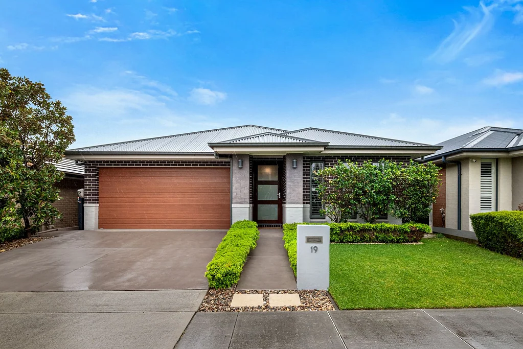 19 Tarrawarra Avenue, Gledswood Hills, NSW 2557