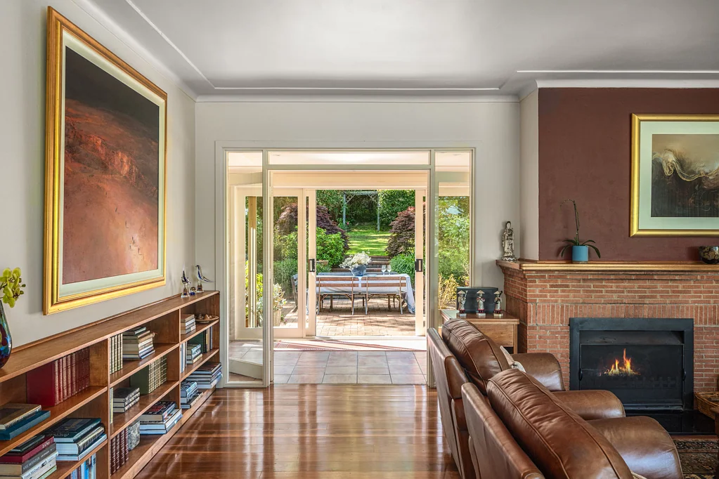 Bowral 4Kwarto Charming 1950's Family Home with Stunning District Views in 'Hidden Old Bowral'