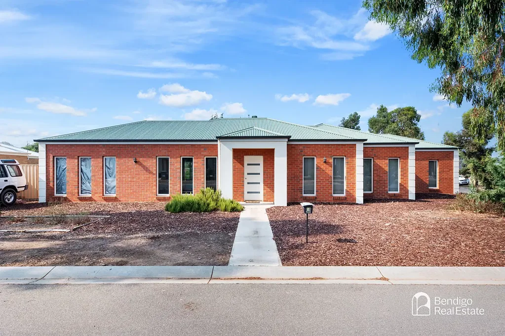 MODERN FAMILY HOME WITH LOW-MAINTENANCE LIVING IN STRATHFIELDSAYE