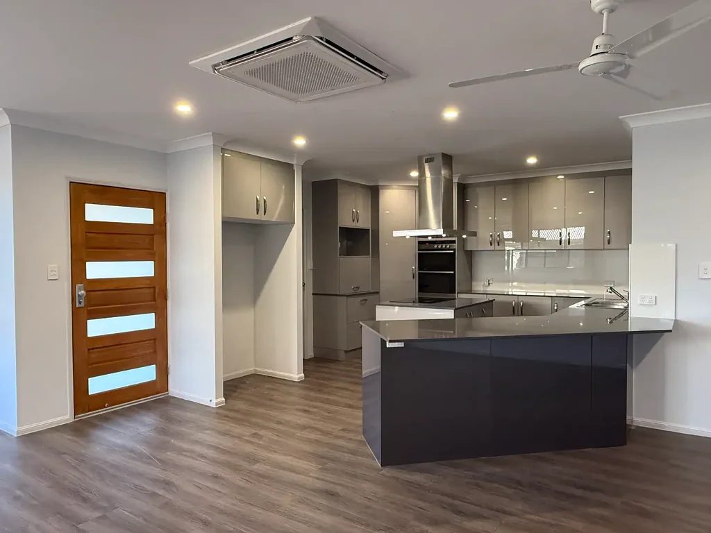 LARGE FOUR BEDROOM HOUSE-PET FRIENDLY- PLUS SOLAR