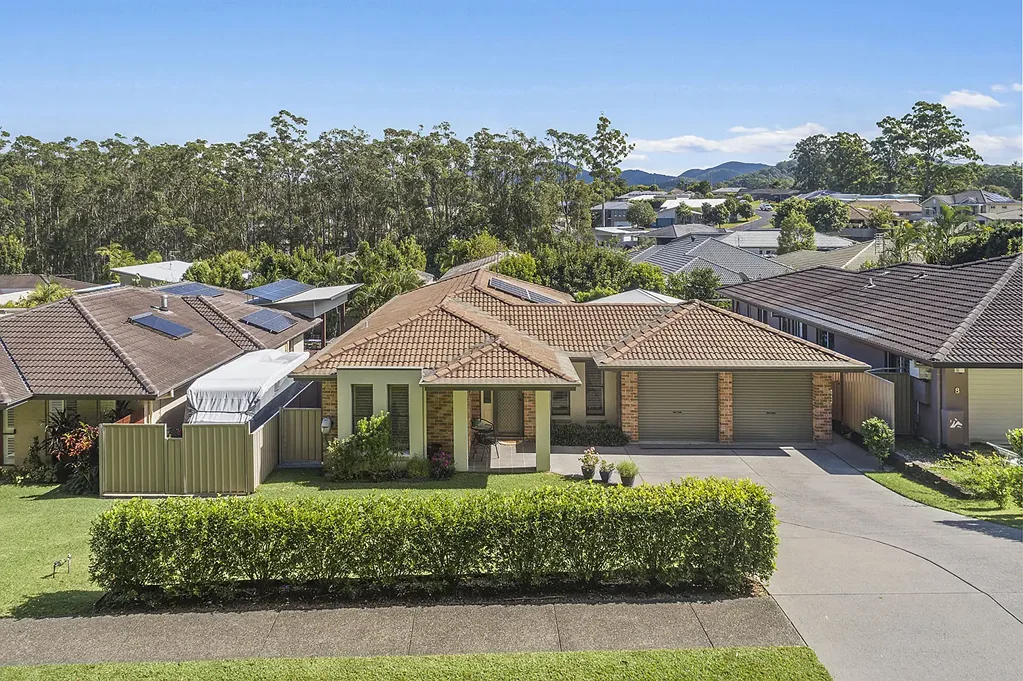 Bonville 4chambre Immaculate Home in a Quiet Leafy Setting.
