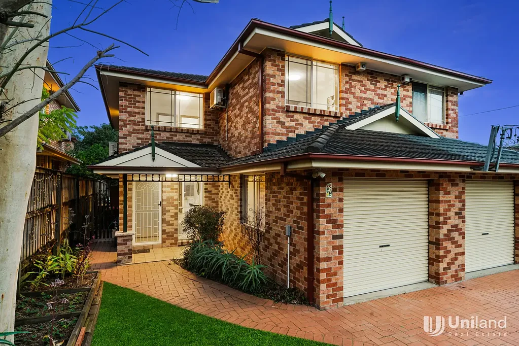 West Ryde 3Moenga Stylish Torrens Title Home in a Walk-to-Everything Location