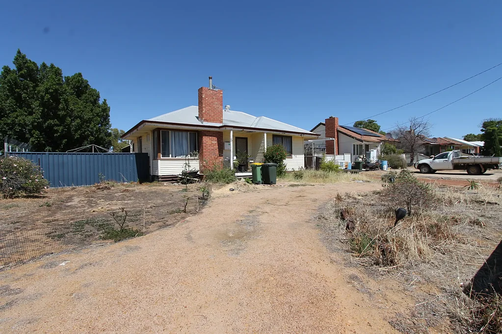 61 Caw St, Merredin, WA 6415
