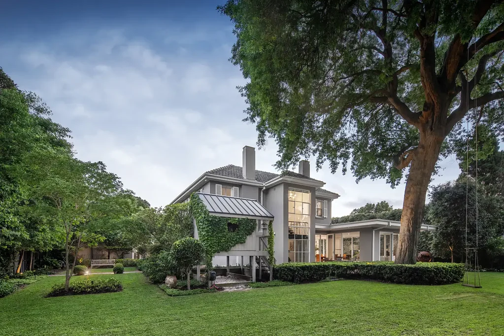 Brighton 4 Slaapkamer A Lifestyle of Prestige in a Private, Peaceful Garden