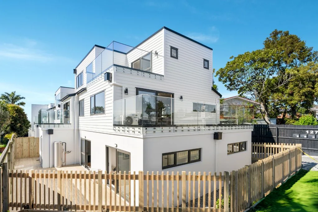 Te Atatu South 5غرفة نوم Elevated Luxury with Panoramic Views