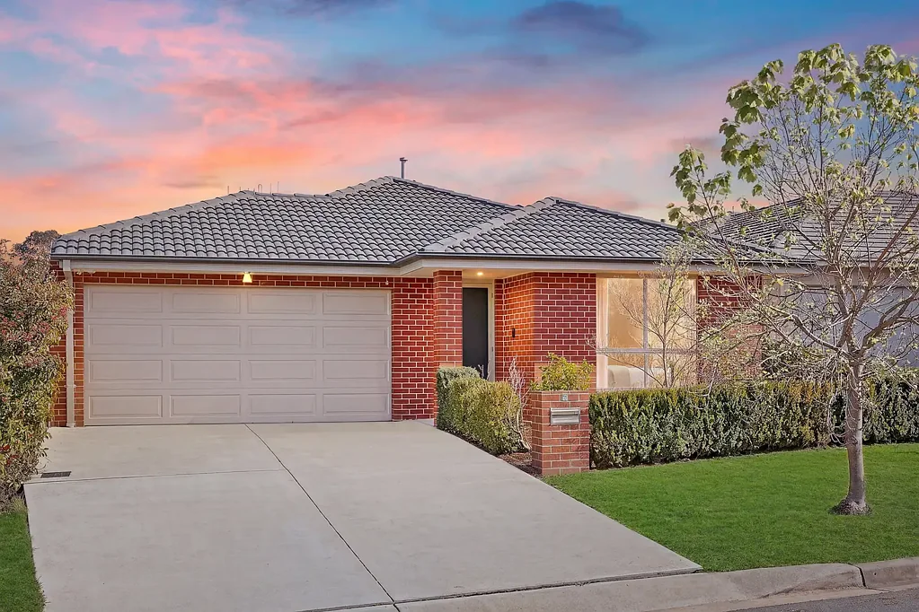 Casey 4chambre Freshly Updated, Superbly Located, Move-In Ready