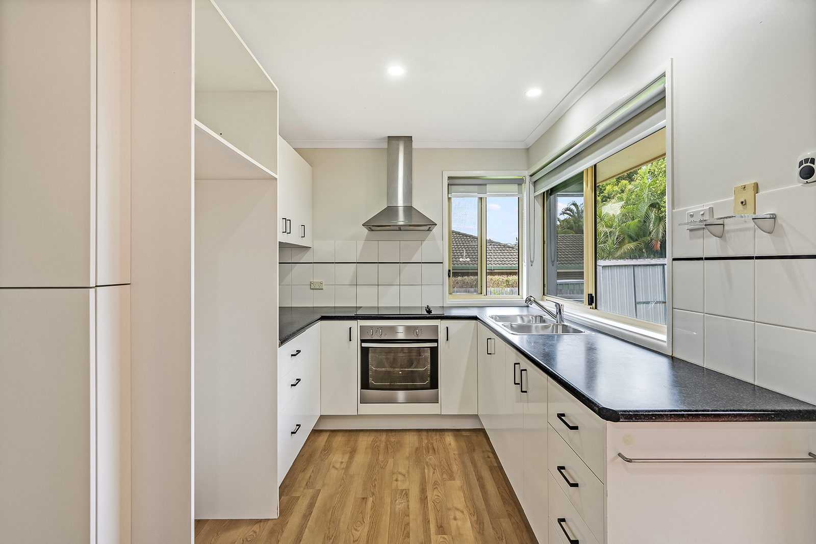 15 THISTLE ST, REGENTS PARK QLD 4118, 0 غرف, 0 حمامات, House