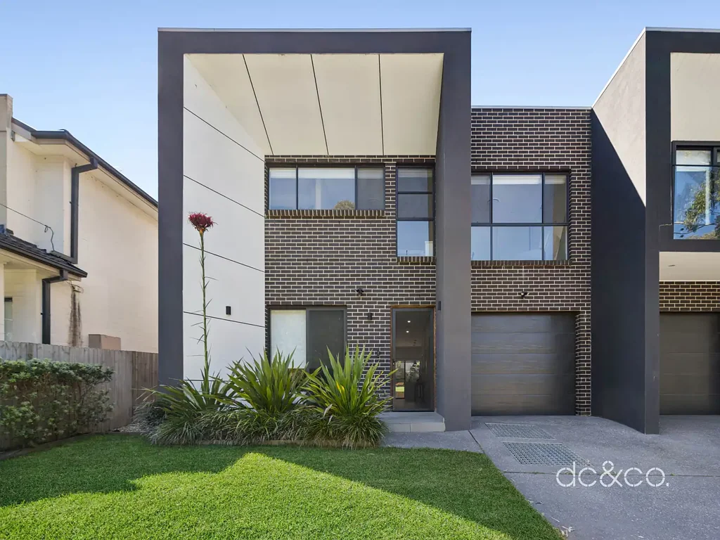 Ermington 5બેડરૂમ Architecturally designed duplex in a premium riverside location