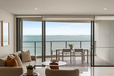 Woody Point 3 Bedroom EFFORTLESS WATERFRONT LIVING WITH STUNNING BAY PANORAMA