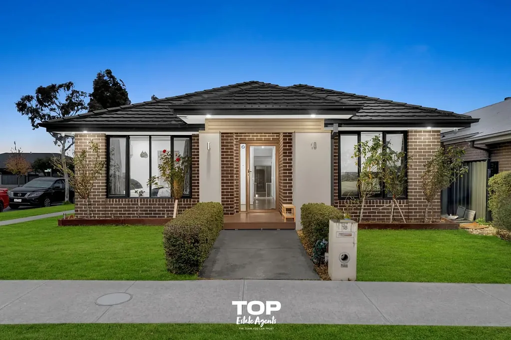 18 Lipizzan Way, Clyde North, VIC 3978